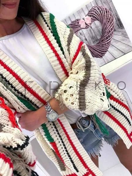 Knitted vest with pendants